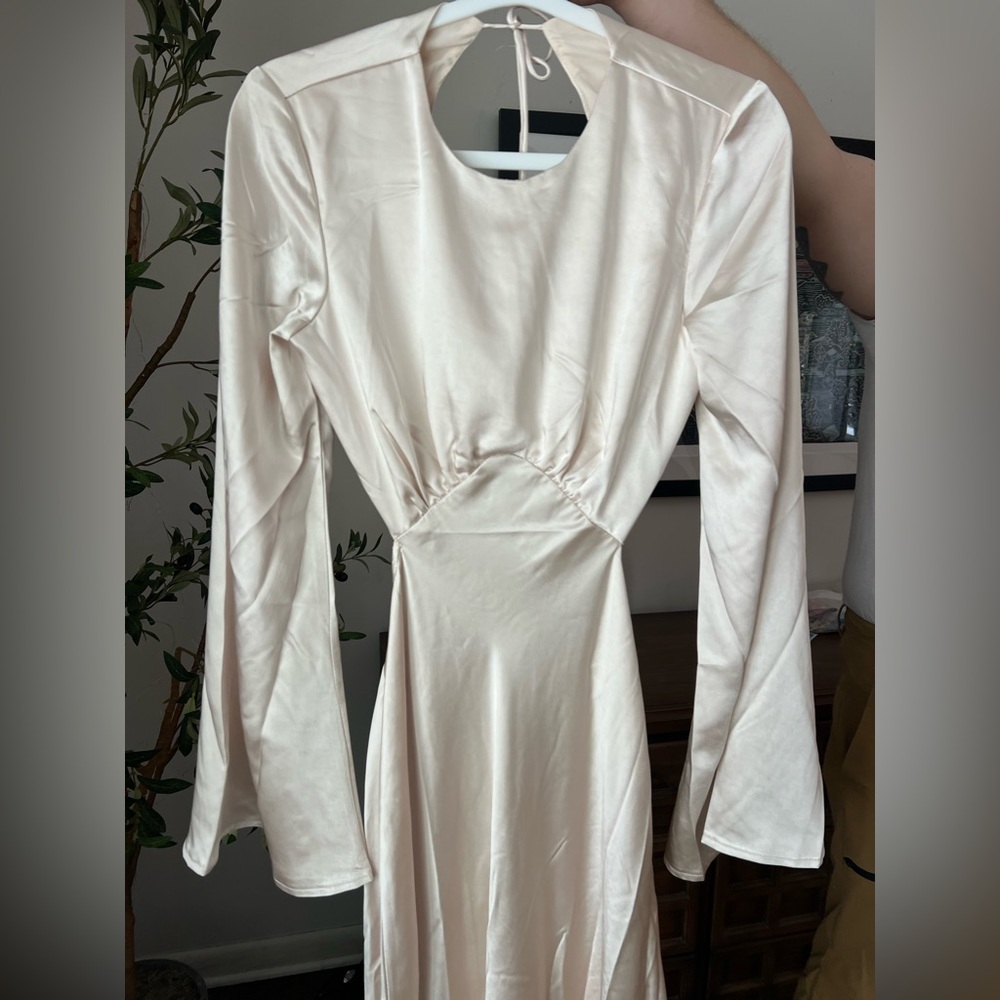 Selfie Leslie Elegant White Backless Dress - Picture 5 of 7